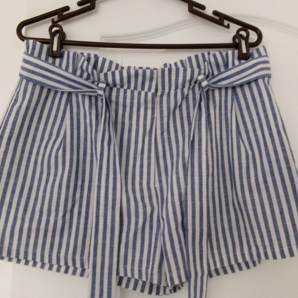 New Love Tree Chambray High Rise Paper Bag Shorts w/ Pockets L Large Blue White - Picture 2 of 9